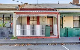 Melbourne Guest House With Parking And Courtyard